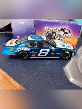 2004 Action 1:24 Dale Earnhardt Jr. #8 Oreo/Ritz Color Chrome